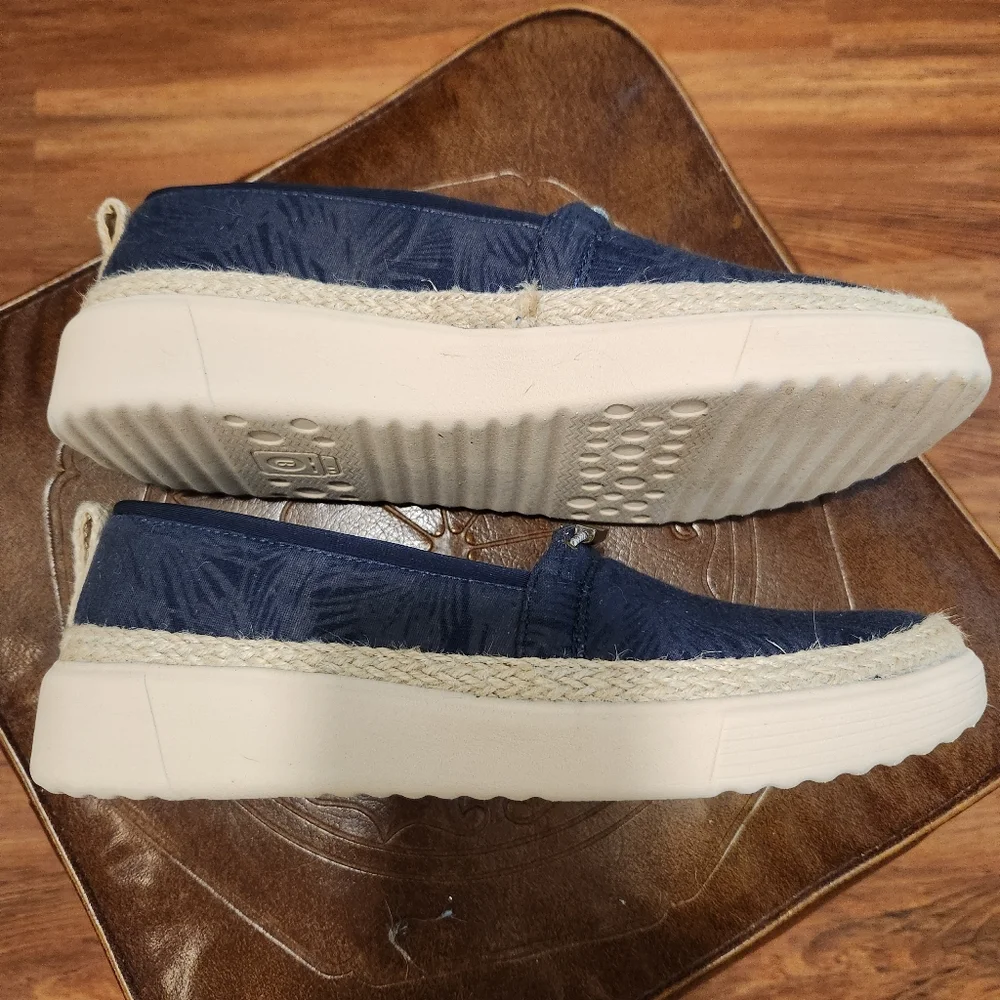 Bzees Slip On Size 9M - Picture 3 of 9